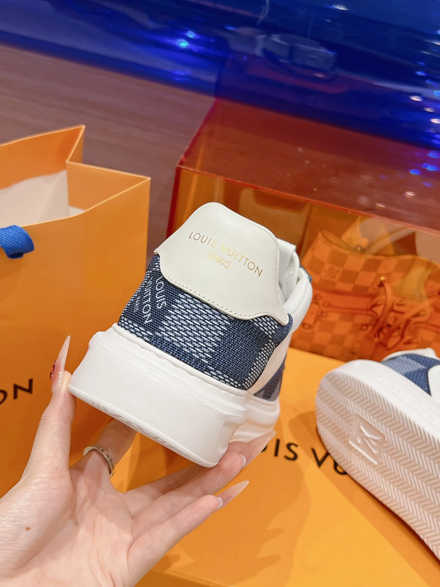 👟👟Ex-factory price 680👟👟 New LV white shoes for men, checkerboard series, plaid color matching, pure cowhide, 3D printed breathable holes, men's casual business travel shoes👟full of comfort, size: 37-45